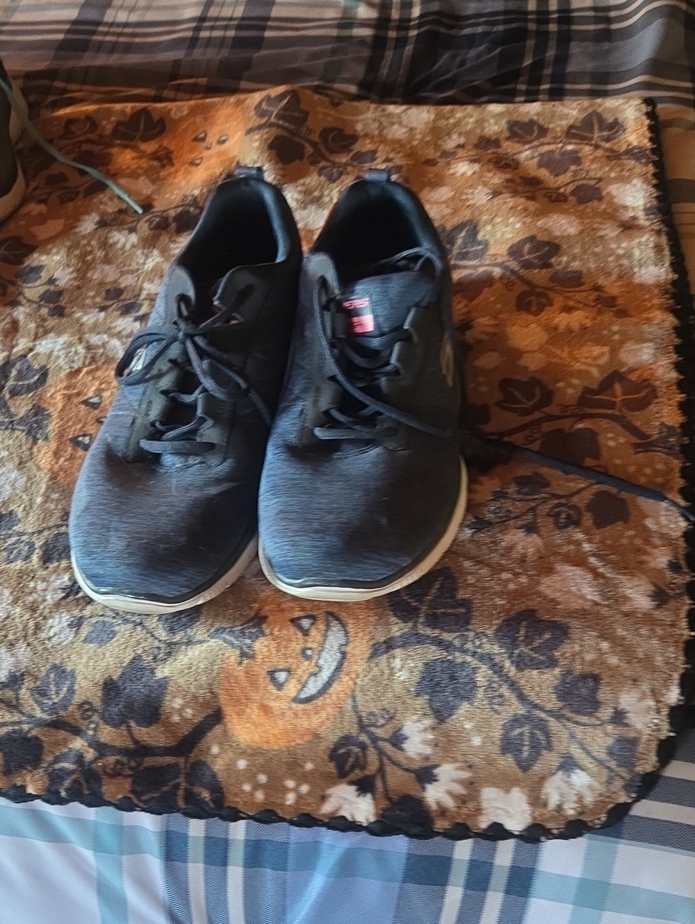 Skechers Black Low-Top Lace-Up Sneakers
